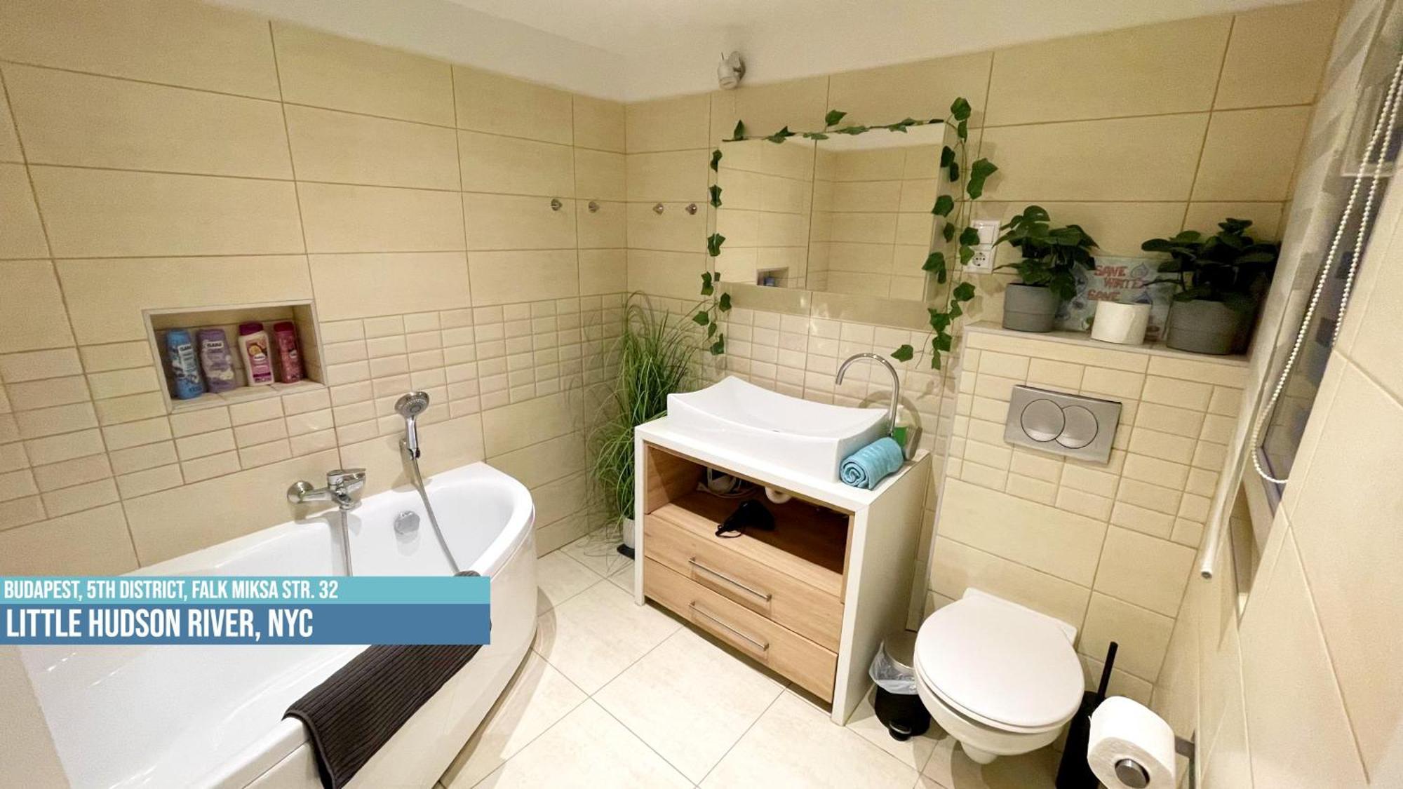Little Americas Hudson River Apartment Budapest Exterior photo